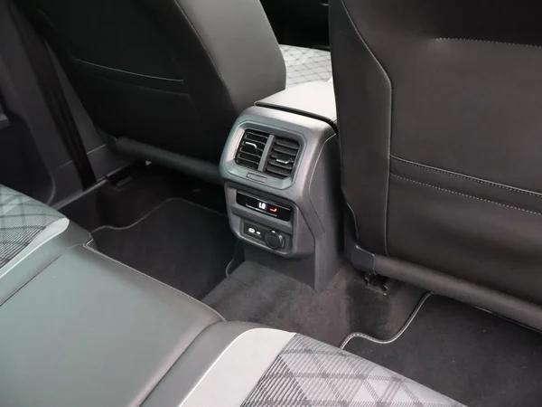 VOLKSWAGEN Tiguan (2022) — foto 3 van 27