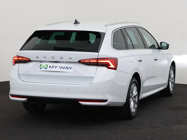 SKODA Octavia Combi (2024) — foto 12 van 19