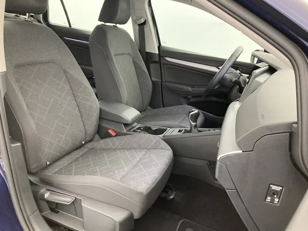 VOLKSWAGEN Golf VIII SW (2022) — foto 21 van 36