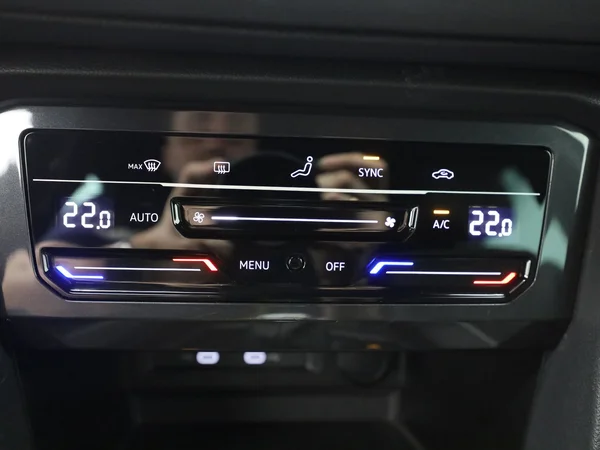 VOLKSWAGEN Tiguan (2023) — foto 3 van 21