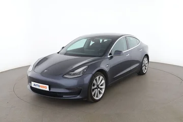 Tesla Model 75fda596-8fd1-43a1-9579-74332d22d9d5
