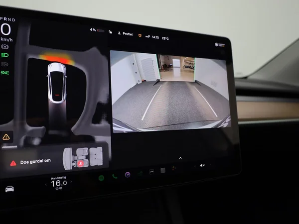Tesla Model Y (2024) — foto 27 van 46
