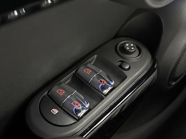 MINI Cooper (2021) — foto 21 van 29