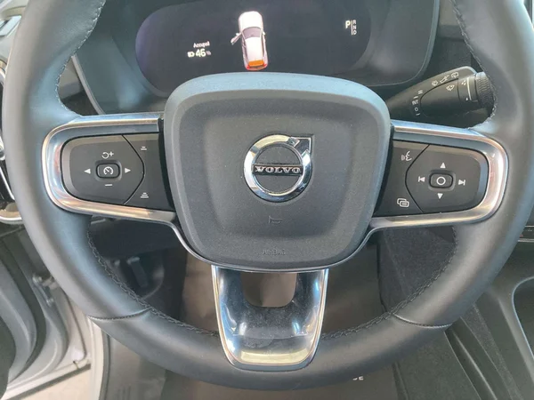 Volvo XC40 (2024) — foto 8 van 19