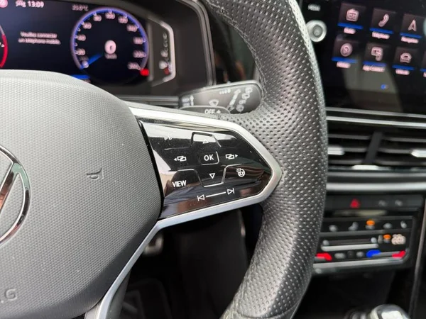 VOLKSWAGEN T-Roc (2023) — foto 16 van 27