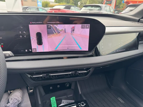 AUDI Q6 e-tron (2025) — foto 3 van 24