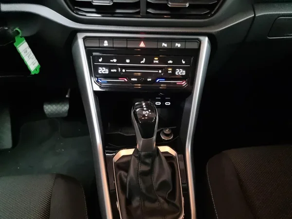 VOLKSWAGEN T-Roc (2022) — foto 4 van 23