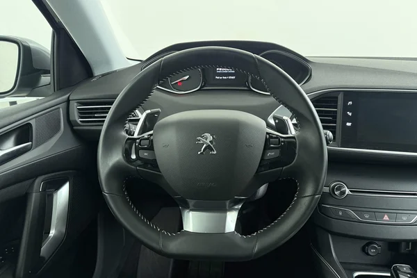 Peugeot 308 (2020) — foto 9 van 30