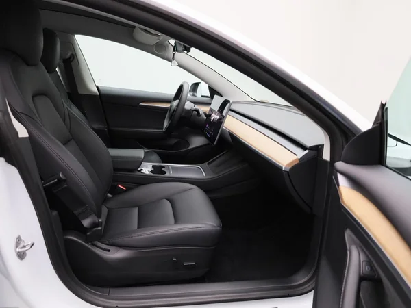 Tesla Model 3 (2022) — foto 27 van 40