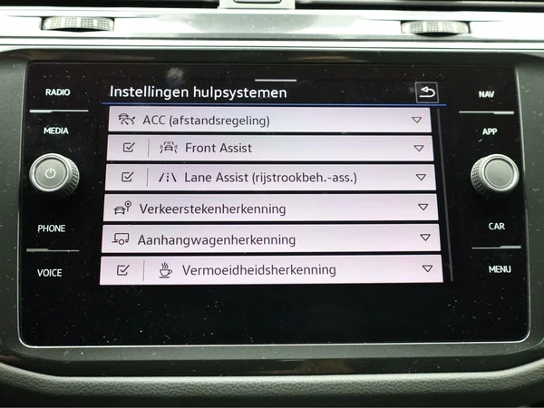 VOLKSWAGEN Tiguan (2021) — foto 14 van 22