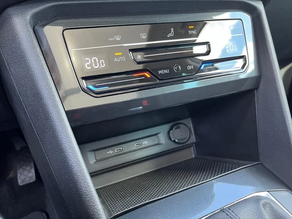 VOLKSWAGEN Tiguan (2022) — foto 6 van 22
