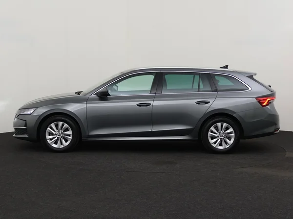 SKODA Octavia Combi (2024) — foto 15 van 20