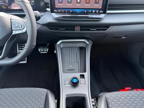 VOLKSWAGEN T-Roc (2026) — foto 14 van 24