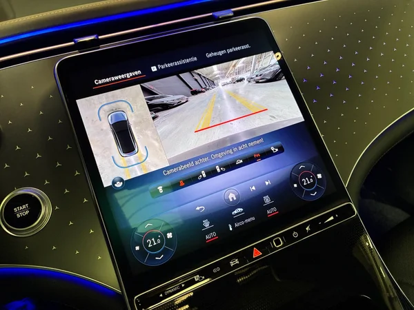 Mercedes-Benz EQE-350 (2022) — foto 16 van 29