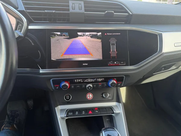 AUDI Q3 Sportback (2024) — foto 8 van 24