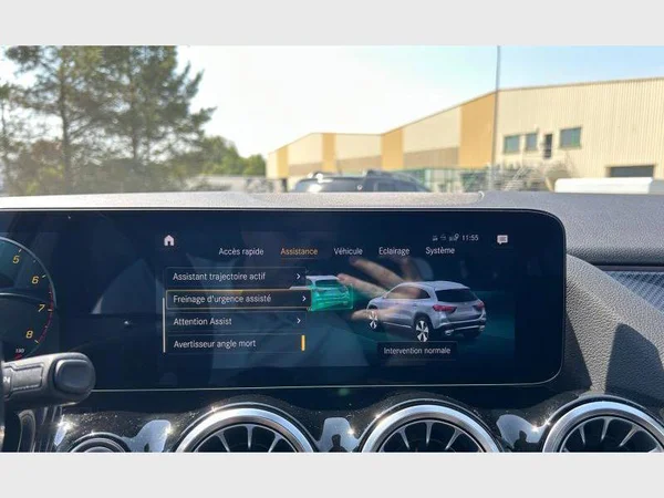 Mercedes-Benz GLA 180 (2022) — foto 10 van 29