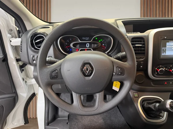 Renault Trafic (2021) — foto 6 van 25