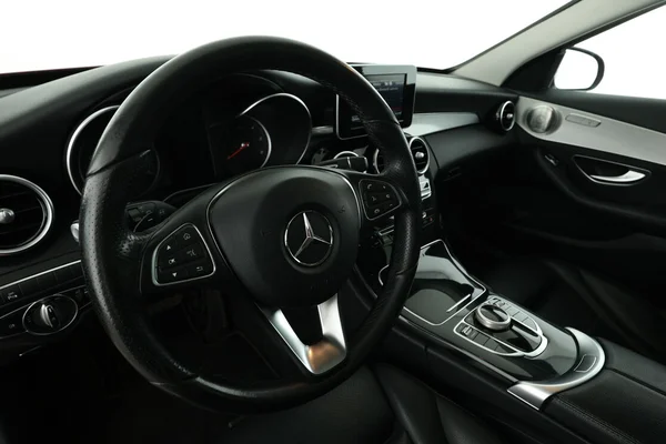 Mercedes-Benz C-Klasse (2018) — foto 2 van 16