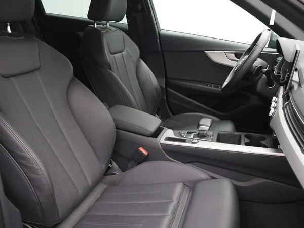 AUDI A4 Avant (2023) — foto 9 van 26