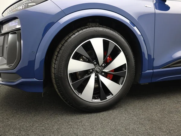 AUDI Q6 e-tron (2025) — foto 4 van 25