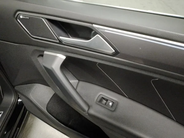 VOLKSWAGEN Tiguan (2020) — foto 9 van 23