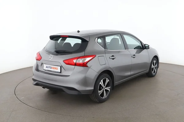 Nissan Pulsar (2015) — foto 12 van 16
