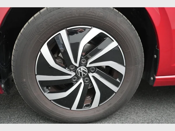 VOLKSWAGEN Polo (2024) — foto 11 van 25