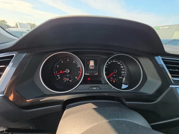 VOLKSWAGEN Tiguan (2019) — foto 6 van 24