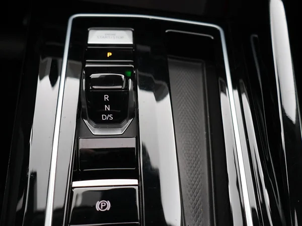 VOLKSWAGEN Golf VIII eHybrid (PHEV) (2024) — foto 17 van 29