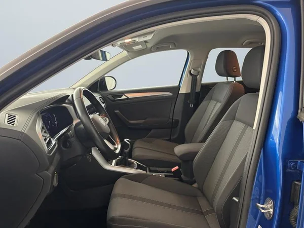 VOLKSWAGEN T-Roc (2022) — foto 2 van 17