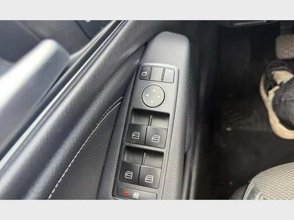 Mercedes-Benz CLA 180 (2019) — foto 15 van 25