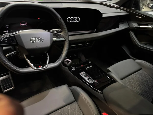 AUDI Q6 e-tron (2024) — foto 24 van 24