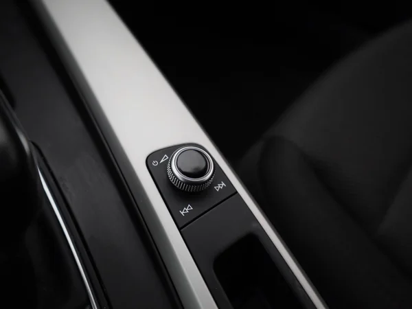 Audi A4 (2024) — foto 27 van 46