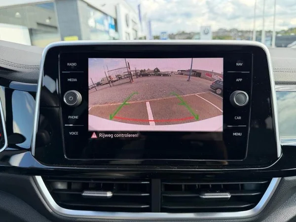 VOLKSWAGEN T-Roc (2024) — foto 16 van 28
