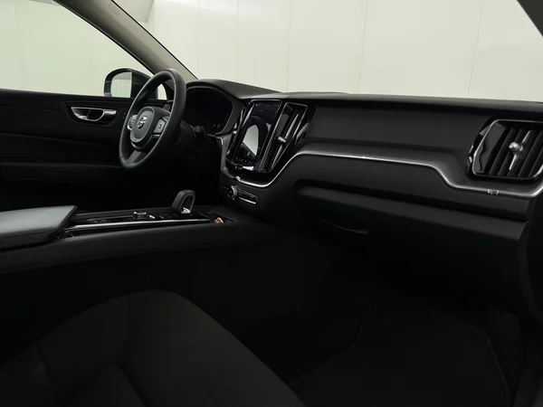 VOLVO XC60 (2022) — foto 3 van 30