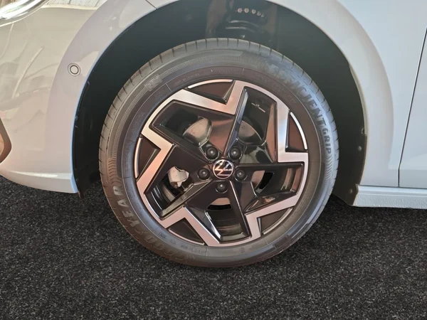 VOLKSWAGEN Polo (2026) — foto 14 van 23