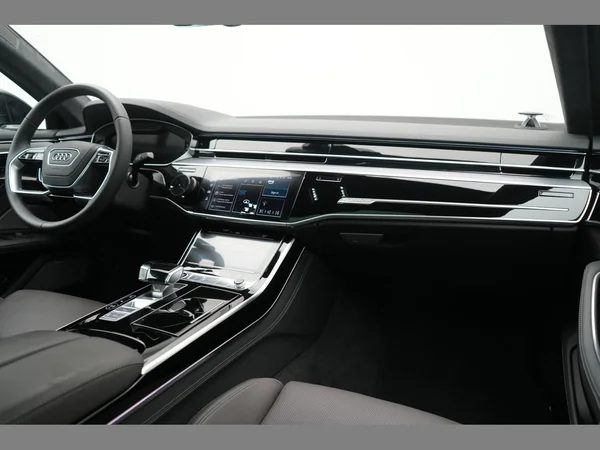 AUDI A8 Long PHEV (2024) — foto 3 van 53