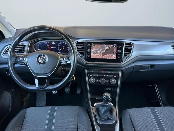 VOLKSWAGEN T-Roc (2018) — foto 34 van 34