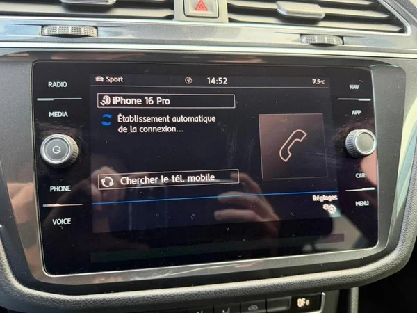 VOLKSWAGEN Tiguan (2018) — foto 16 van 34