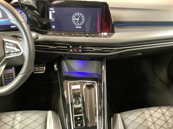 VOLKSWAGEN Golf VIII SW (2024) — foto 3 van 23