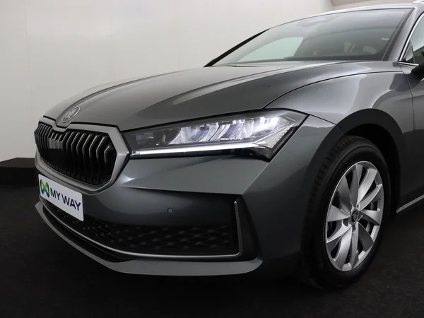 SKODA Superb Combi (2025) — foto 8 van 19