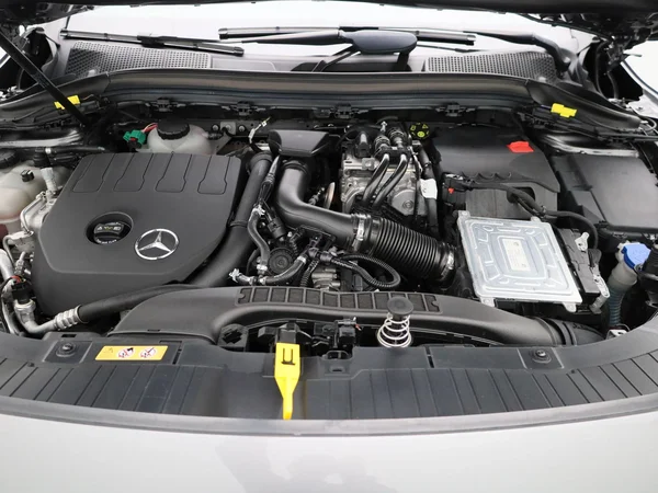 Mercedes-Benz GLA (2022) — foto 30 van 48