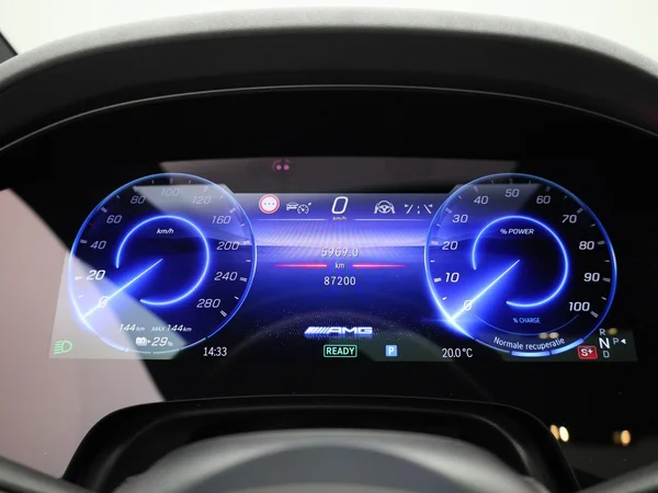 Mercedes-Benz EQE (2022) — foto 13 van 72
