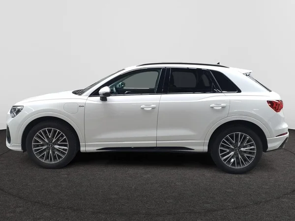 AUDI Q3 PHEV (2023) — foto 12 van 22