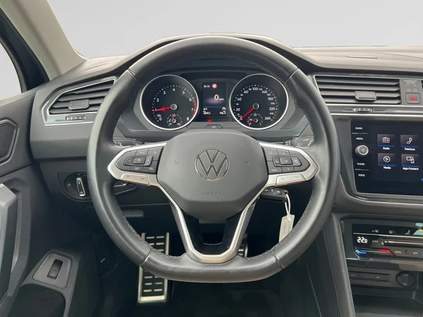 VOLKSWAGEN Tiguan (2022) — foto 7 van 24