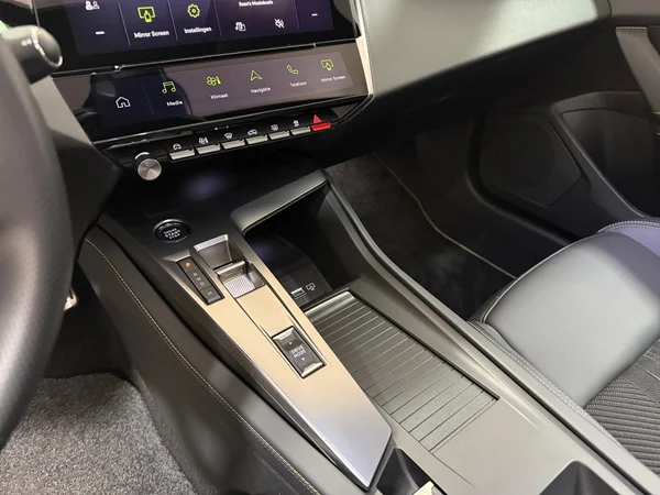 Peugeot 308 (2022) — foto 8 van 29