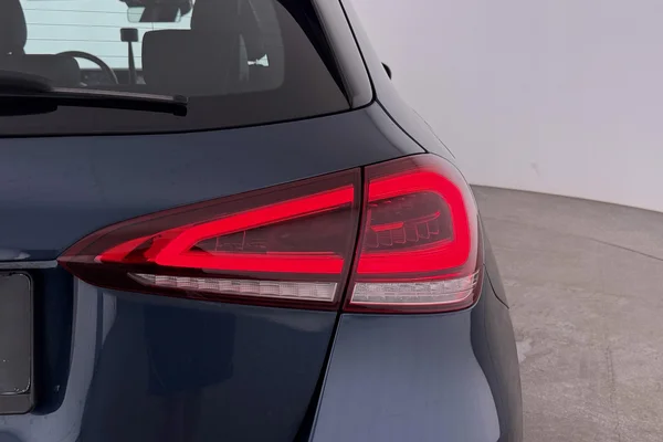 Mercedes-Benz A-Class PHEV (W177) (2020) — foto 2 van 31