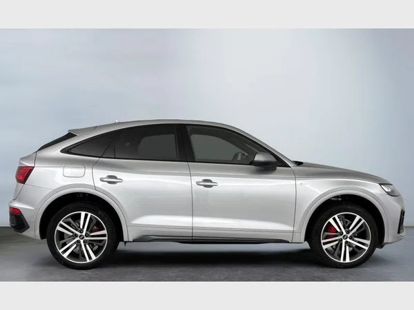 Audi Q5 (2022) — foto 23 van 40