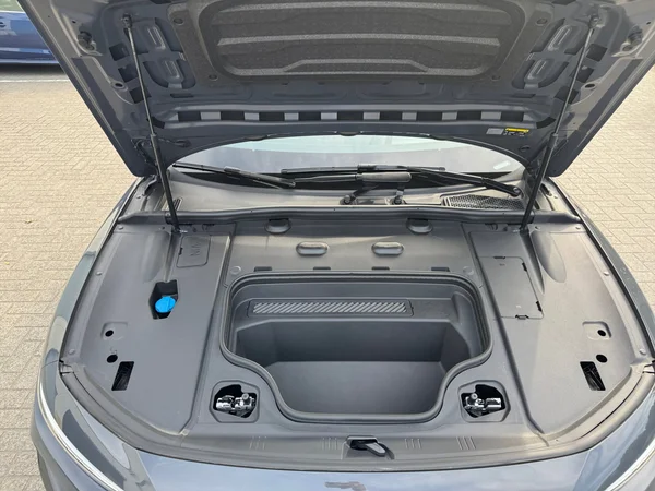 AUDI A6 Sportback e-tron (2025) — foto 15 van 24