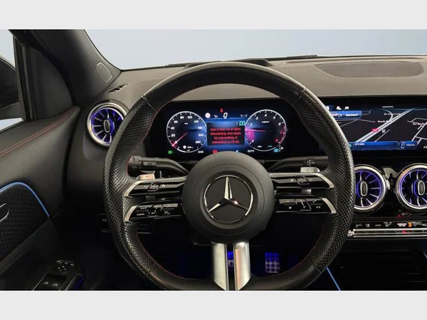 Mercedes-Benz GLA 180 (2024) — foto 3 van 15
